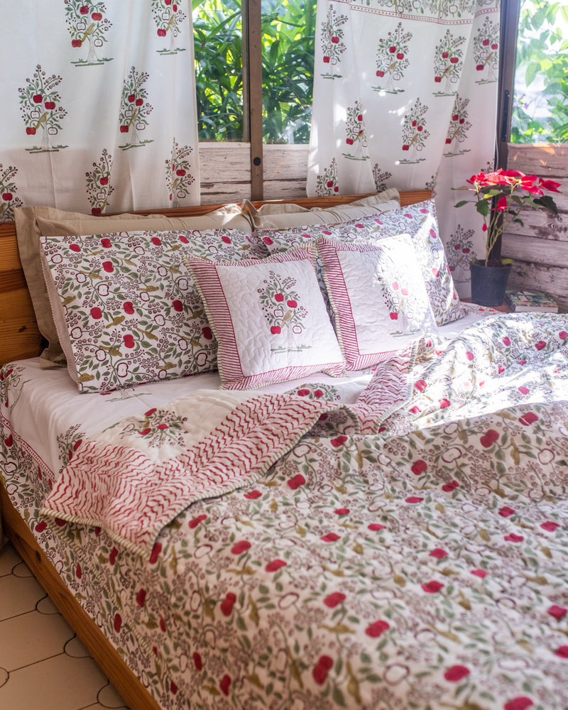 Apple Orchard Quilt and Bedsheet Set