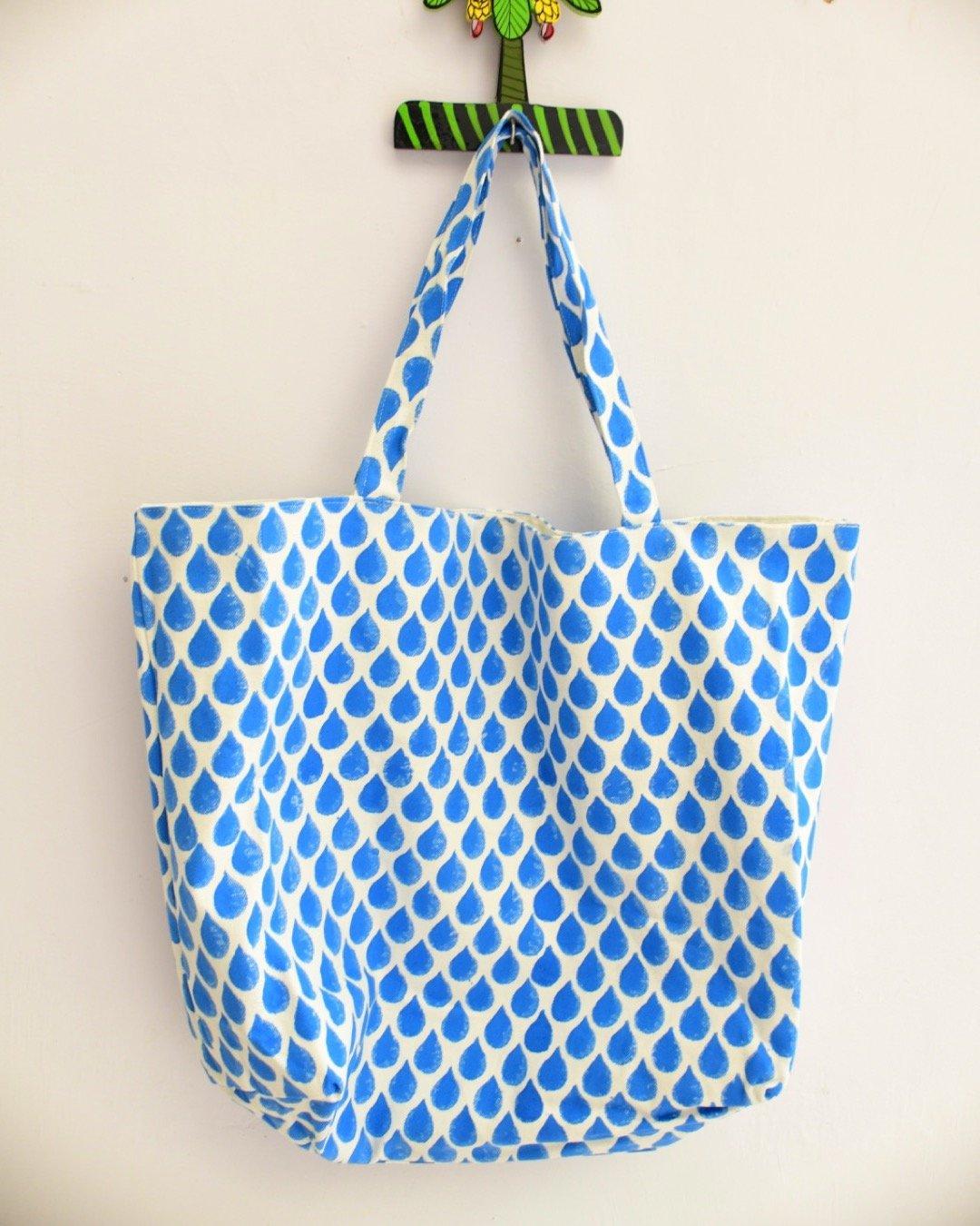 Boondein Tote / Veggie Bag on wall
