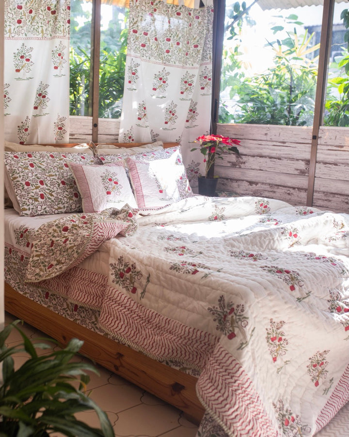 Apple orchard set with pillows, bed sheet, quilt, curtains 
